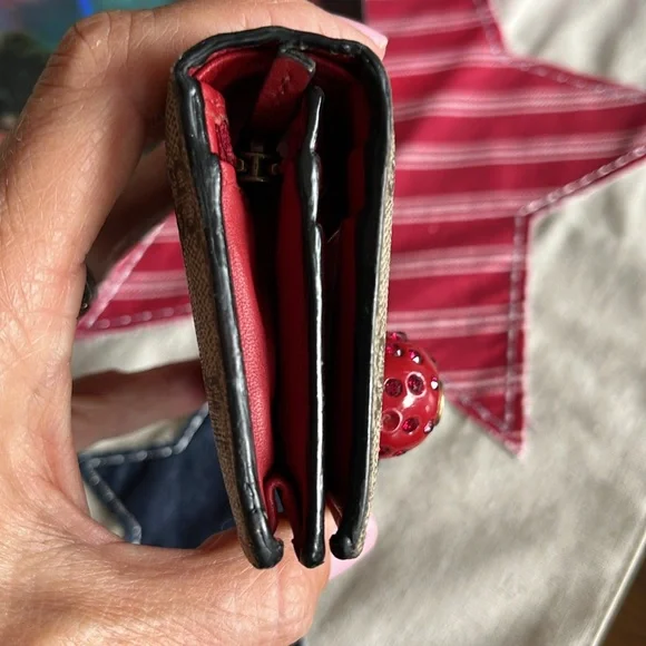 GUCCI SUPREME CHERRY WALLET - Picture 10 of 12